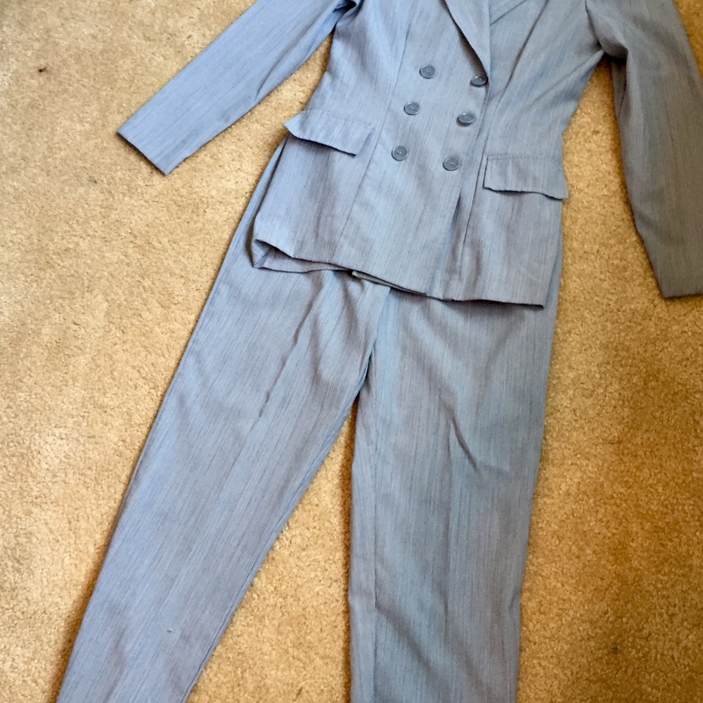 Suit - Picture 5 of 5
